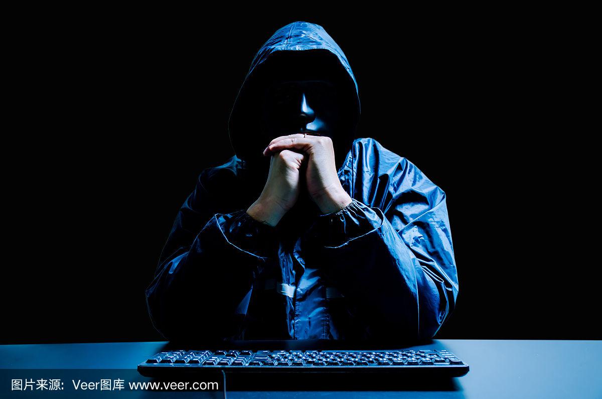 【🎯黑客定位查找人🎯】利用基站三角定位和GPS数据融合技术实时定位目标手机精准查找人员位置，精度50米内适用于寻找失联老人儿童或欠款逃逸人员。